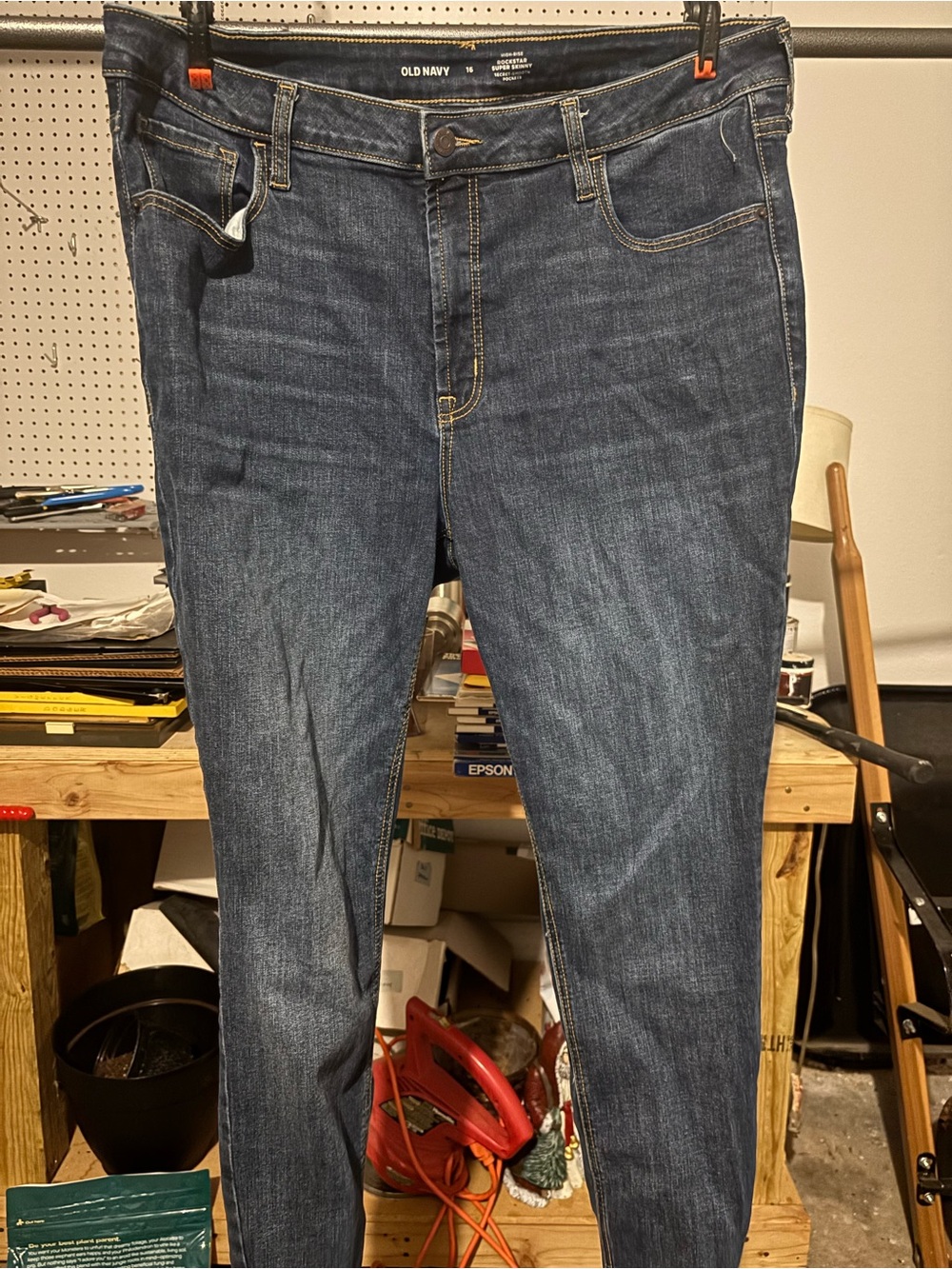 Women’s Old Navy Rockstar Super Skinny jeans size 16 in dark/medium blue wash